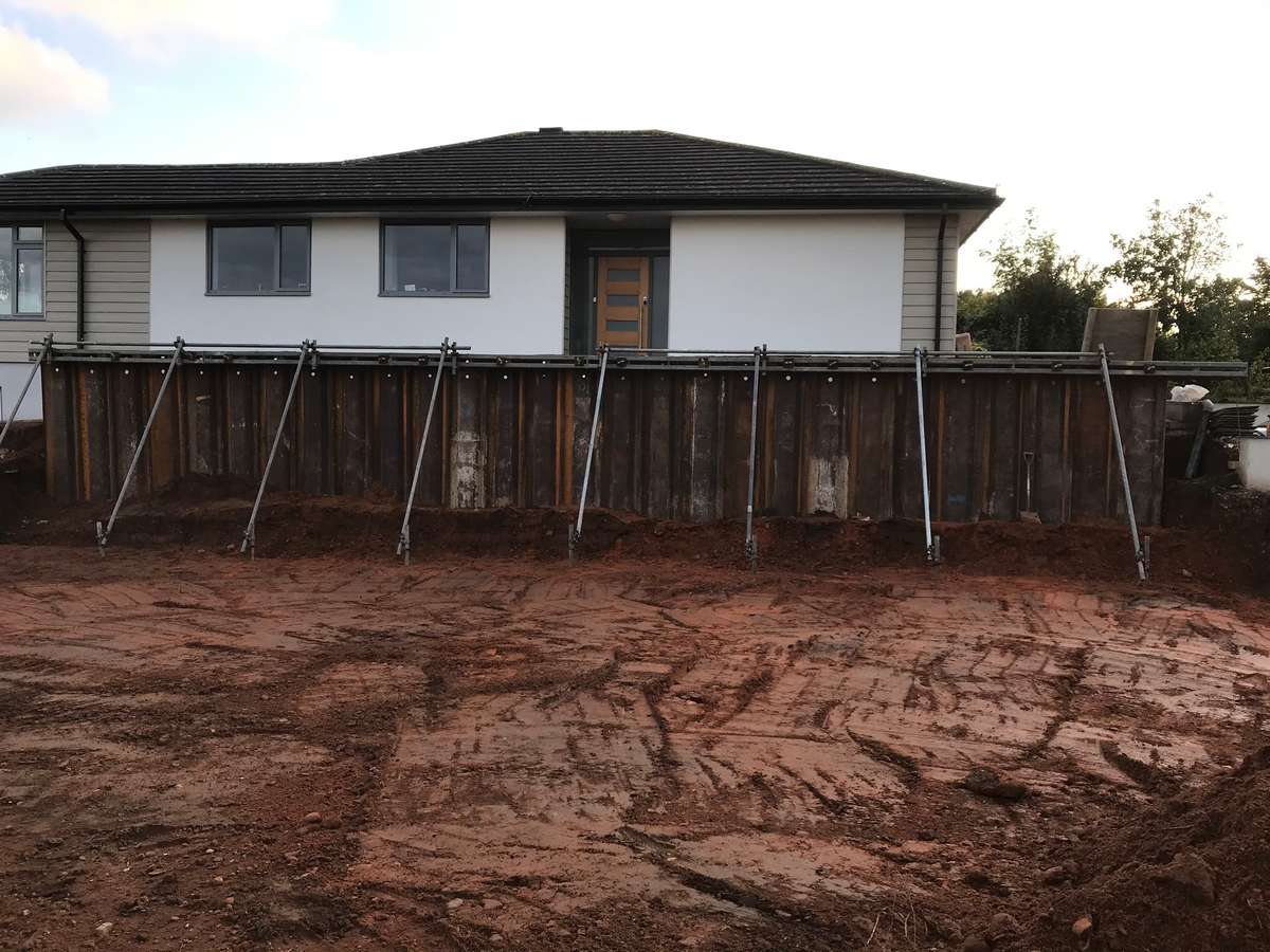 In-situ concrete retaining wall, Topsham